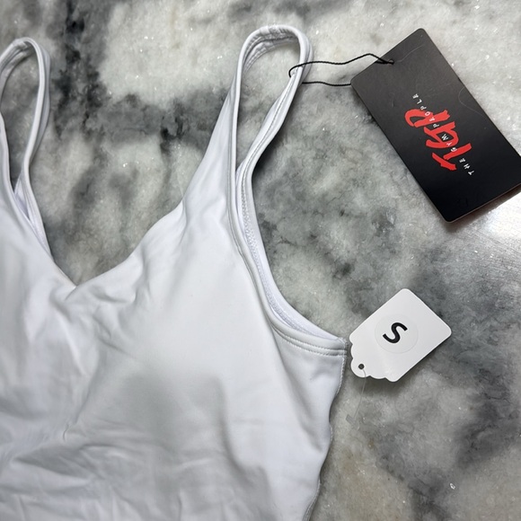 THE GYM PEOPLE Womens' Sports Bra Longline Wirefree Padded with Medium Support S - Picture 2 of 4